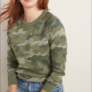 Old Navy Relaxed Crewneck Sweatshirt in Camo